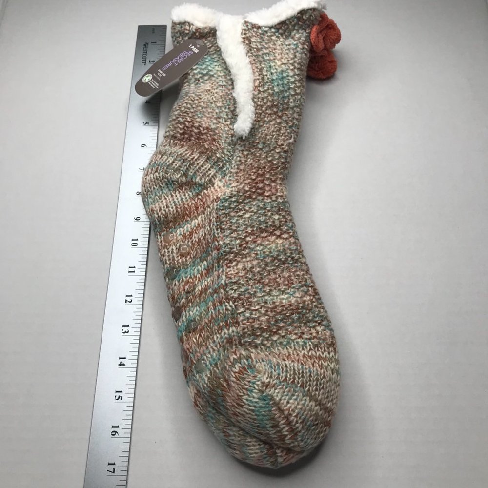 Secret Treasures Women's No Slip Slipper Sock Beige W/Tassels Size 4-10 New - Picture 5 of 5